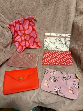 Ispy Women’s Pink Floral and Red Envelope Pouch Set
